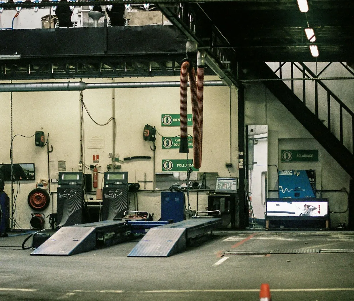 the wrap studio floor with a car in progress